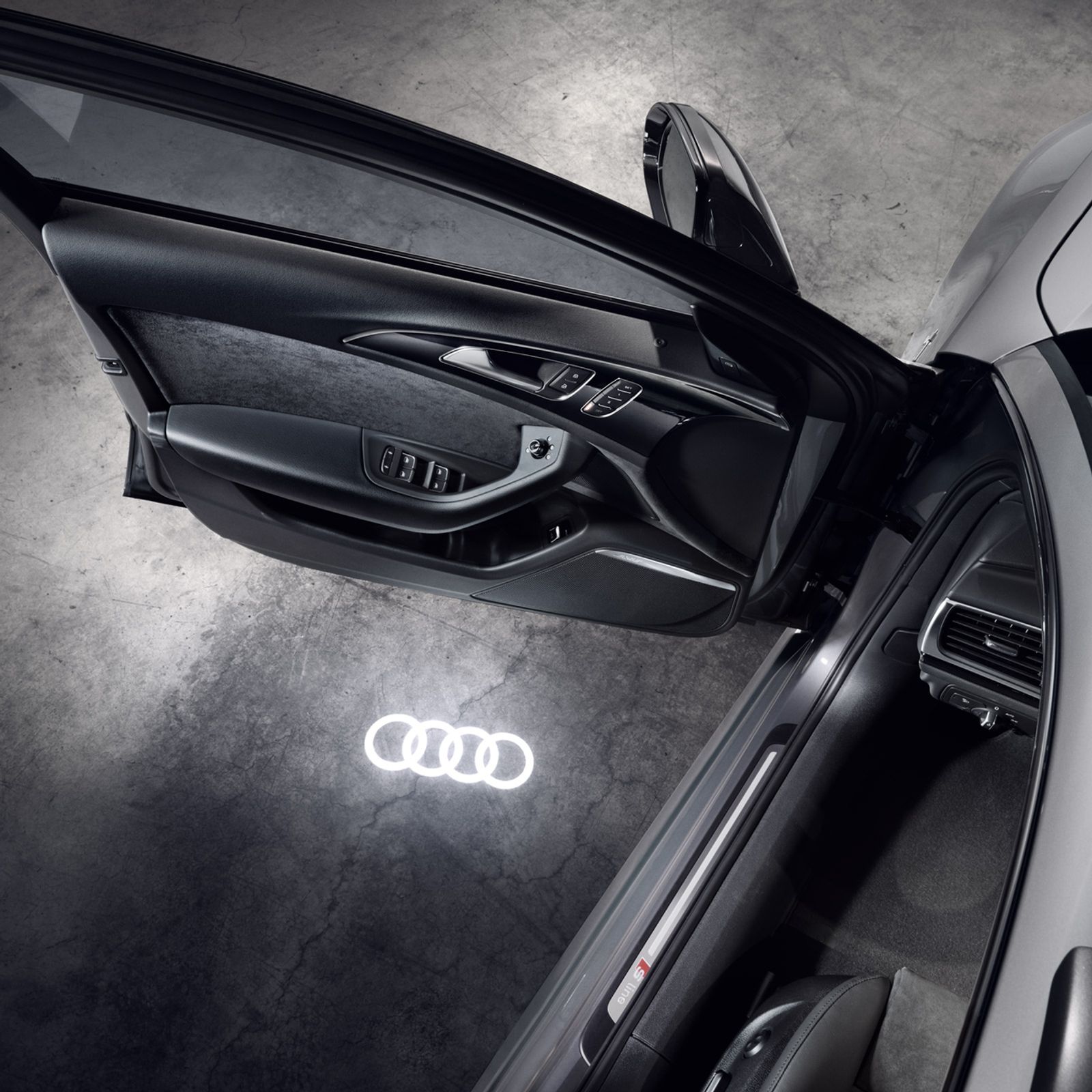 Audi instapverlichting LED met logoprojectie van Audi logo